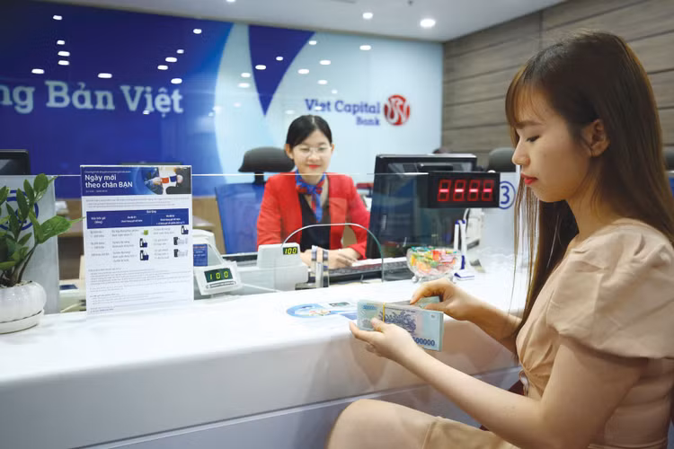 Tiền gửi dân cư tăng mạnh song tiền gửi của tổ chức kinh tế lại giảm