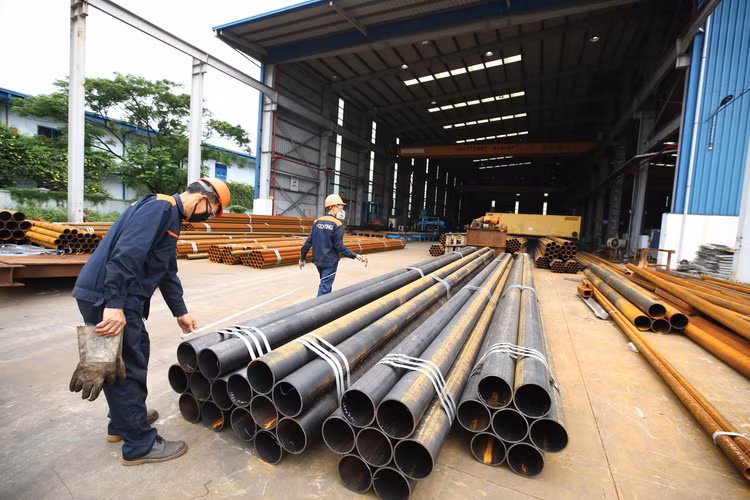 Cơ chế đặc thù trong đấu thầu, đặt hàng sản phẩm, dịch vụ công nghiệp trọng điểm được xây dựng nhằm thúc đẩy doanh nghiệp trong nước, nâng cao năng lực sản xuất và hình thành hệ sinh thái công nghiệp nội địa. Ảnh: Nhã Chi