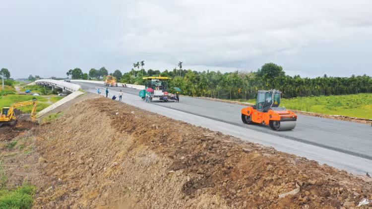 Trong những tháng còn lại của năm 2026, 8 địa phương phía Nam phải giải ngân hơn 100 nghìn tỷ đồng để hoàn thành mục tiêu giải ngân 100% vốn đầu tư công. Ảnh: Lê Công
