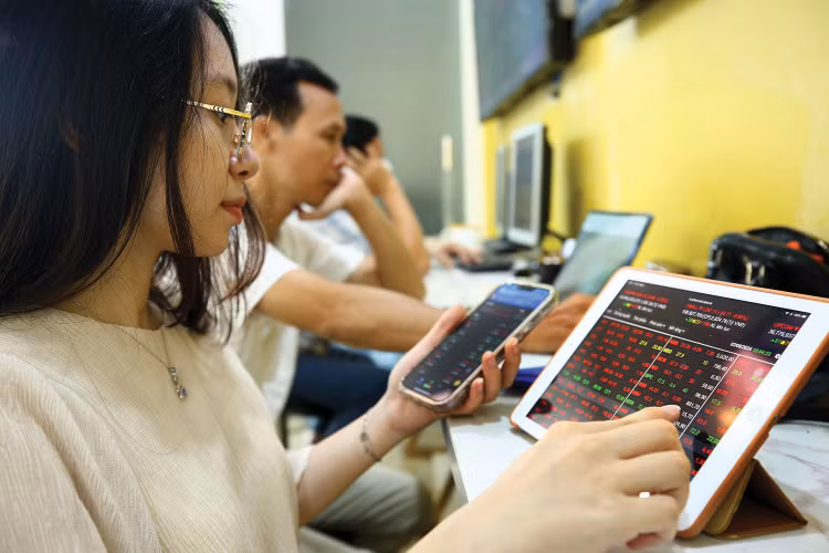Dự thảo Thông tư sửa đổi, bổ sung một số nội dung đối với giao dịch đặt lệnh qua điện thoại để phù hợp với thực tiễn. Ảnh: Tiến Giang
