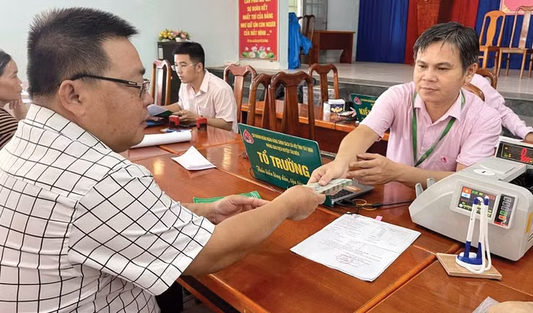 Dự thảo Nghị định quy định mức độ ưu đãi về điều kiện vay vốn cao nhất đối với nhóm khách hàng là hộ nghèo, hộ cận nghèo, hộ mới thoát nghèo và hộ dân tộc thiểu số. Ảnh: VGP