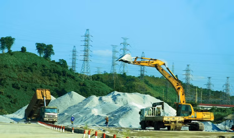 Dự thảo Luật bổ sung quy định về cách xác định thuế tài nguyên đối với tài nguyên là khoáng sản kim loại. Ảnh: Nhã Chi