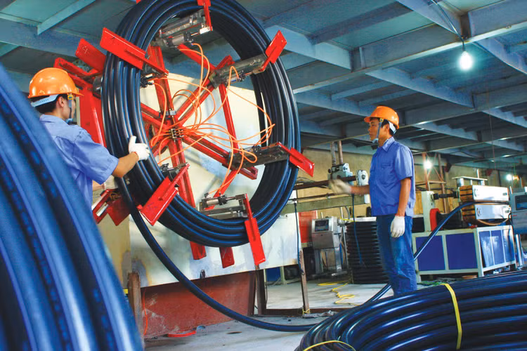 Luật Phát triển DNNVV được kỳ vọng giúp DNNVV nâng cao năng lực cạnh tranh, phát triển bền vững và đóng góp lớn hơn cho nền kinh tế. Ảnh: Hòa Phú