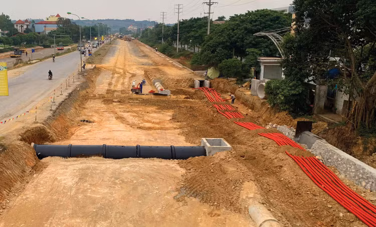 Nhà thầu cho rằng, HSMT rút ngắn tiến độ từ 650 ngày xuống 420 ngày nhưng lại thay đổi bất hợp lý về số lượng thiết bị và kinh nghiệm nhân sự. Ảnh minh họa: Nhã Chi