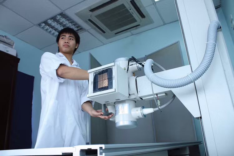 Thị trường thiết bị y tế mang tính đặc thù cao bởi sự phụ thuộc gần như tuyệt đối của nhà thầu vào nhà sản xuất hoặc các nhà phân phối độc quyền. Ảnh minh họa: Nhã Chi