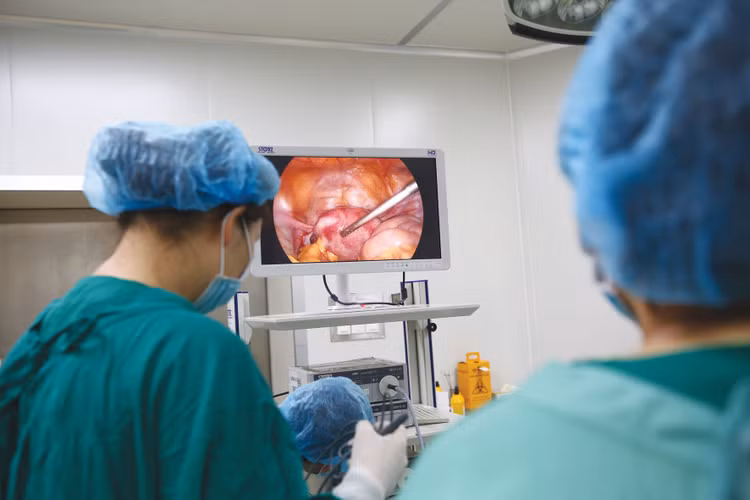 Gói thầu Cung cấp, lắp đặt thiết bị y tế có giá 356,937 tỷ đồng, thuộc Dự án Đầu tư trang thiết bị y tế Khối nhà A Bệnh viện Trưng Vương (TP.HCM). Ảnh minh họa: Tiên Giang
