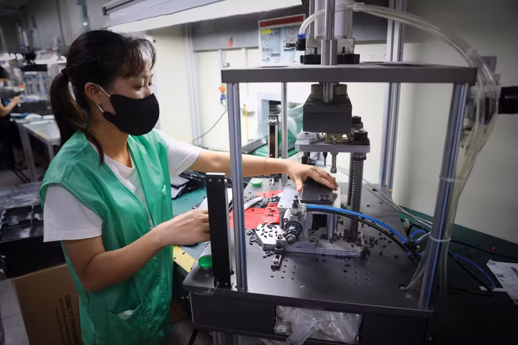 Chính phủ đặt mục tiêu đến năm 2030, một số ngành công nghiệp chủ lực đạt tỷ lệ nội địa hóa bình quân 40 - 45% . Ảnh: Huấn Anh