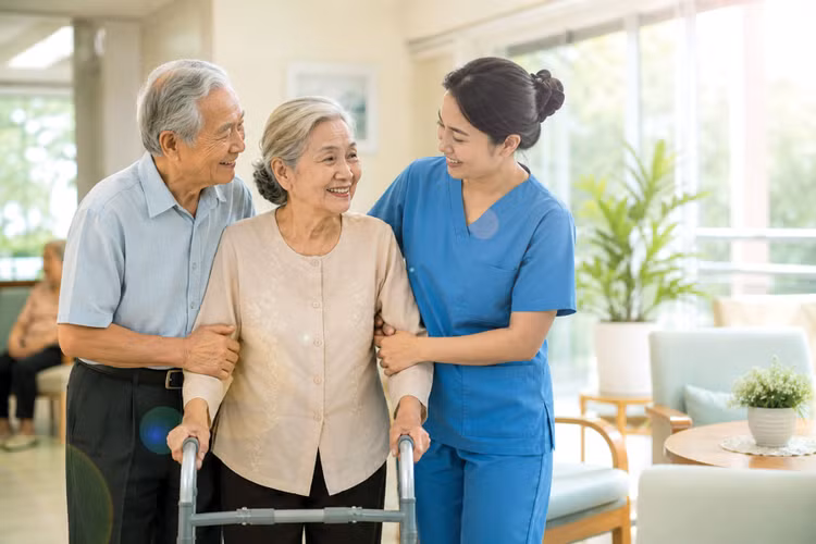 Người cao tuổi không chỉ là đối tượng của chính sách an sinh, mà còn là chủ thể tạo ra nhu cầu và nguồn lực cho một hệ sinh thái sản phẩm, dịch vụ mới. Ảnh: Nhã Chi