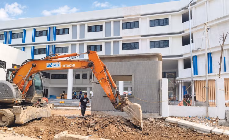 Chủ đầu tư, tư vấn đấu thầu cần phản hồi kịp thời khi tiếp nhận văn bản đề nghị làm rõ để tránh gây hệ lụy, làm ảnh hưởng đến tiến độ triển khai gói thầu dự án. Ảnh: Nhã Chi