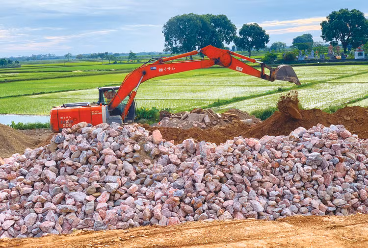 Nhiều gói thầu xây lắp có sự cạnh tranh trong đấu thầu nhưng phải hủy thầu vì không có nhà thầu đáp ứng yêu cầu về kỹ thuật. Ảnh: Nhã Chi