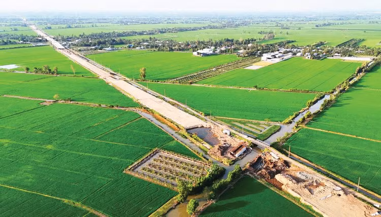 Tổng nhu cầu cát san lấp cho 3 dự án thành phần thuộc tuyến cao tốc Châu Đốc - Cần Thơ - Sóc Trăng qua TP. Cần Thơ khoảng 16,649 triệu m3. Ảnh: Quang Tạ