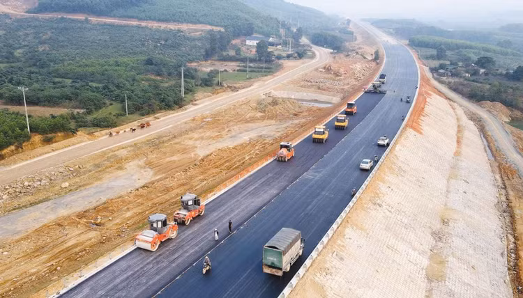Các chiêu thức cài cắm thông số độc quyền được phản ánh lan sang cả lĩnh vực xây dựng hạ tầng khi đi sâu vào mảng vật tư, vật liệu. Ảnh: Văn Thùy