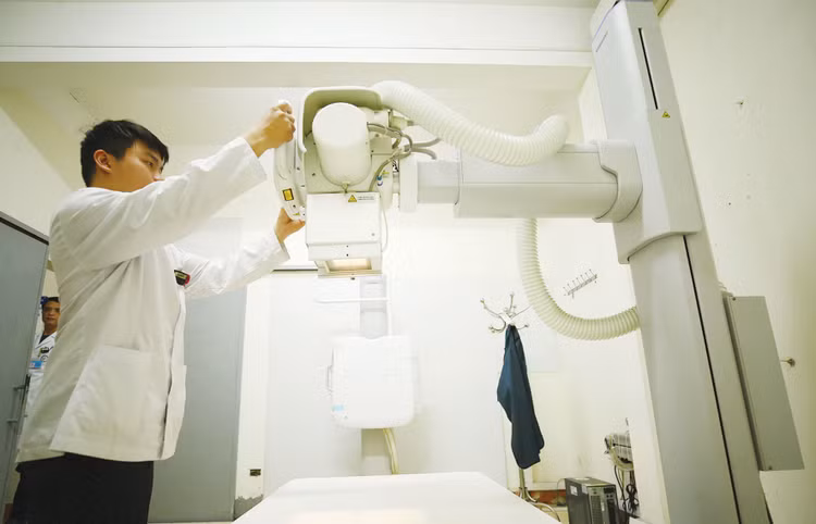 Ba gói thầu mua sắm thiết bị y tế tại TP.HCM đang trong quá trình đánh giá hồ sơ dự thầu. Ảnh: Nhã Chi
