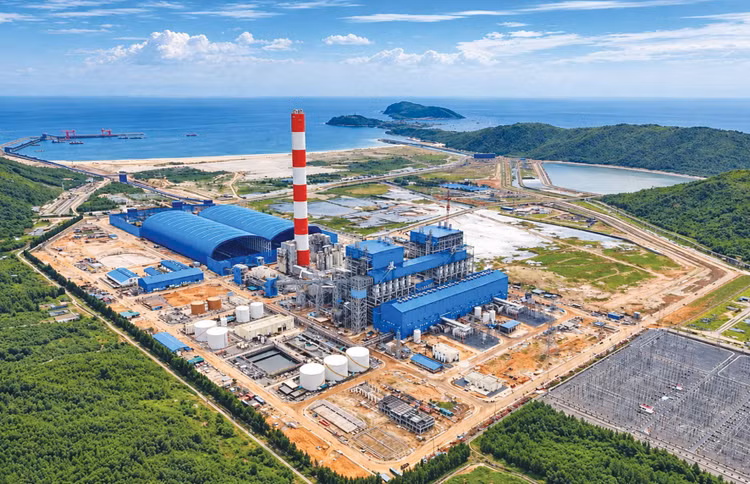 Hai tổ máy của Nhà máy Nhiệt điện Quảng Trạch I với công suất 1.403 MW đã hoàn thành hòa đồng bộ và phát điện lên lưới. Ảnh: QT