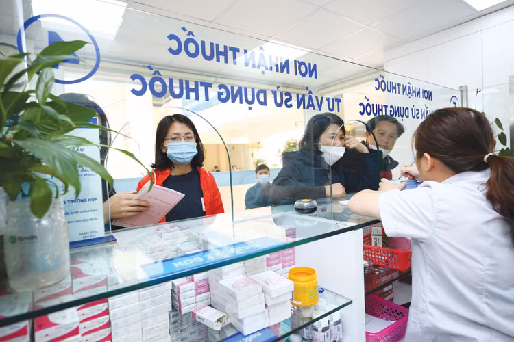 Nhiều bệnh viện tự chủ tài chính toàn phần lựa chọn áp dụng Luật Đấu thầu trong hoạt động mua sắm thuốc, hóa chất, vật tư. Ảnh: Lê Tiên