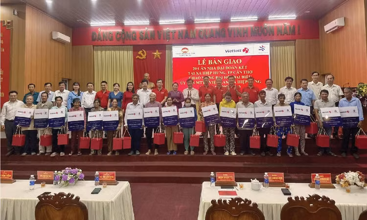 Vietlott trao tặng 20 căn nhà đại đoàn kết tại thành phố Cần Thơ