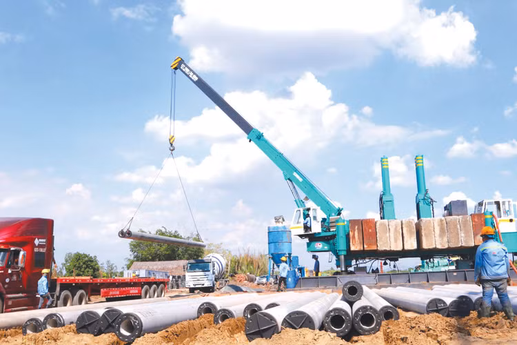 Giải ngân vốn đầu tư công từ đầu năm đến hết ngày 30/4/2026 là 144.282,9 tỷ đồng, đạt 14,2% kế hoạch Thủ tướng Chính phủ giao. Ảnh: Song Lê