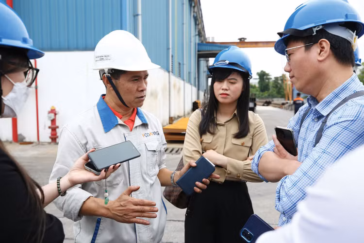 Việc phản ánh tồn tại, bất cập là cần thiết, nhưng quan trọng không kém là báo chí cần góp phần đề xuất giải pháp, thúc đẩy sự thay đổi tích cực và tạo dựng môi trường kinh doanh minh bạch, lành mạnh. Ảnh: Lê Tiên