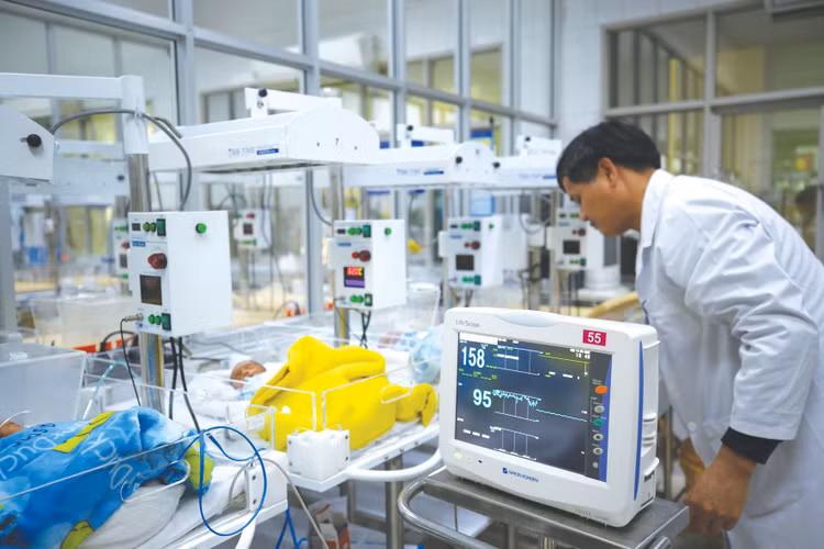 Đối với thiết bị y tế, dữ liệu cần cho phép nhận diện chính xác đến model, cấu hình, thông số kỹ thuật, xuất xứ, phụ kiện, chế độ bảo hành, bảo trì và những dịch vụ đi kèm. Ảnh: Tiên Giang