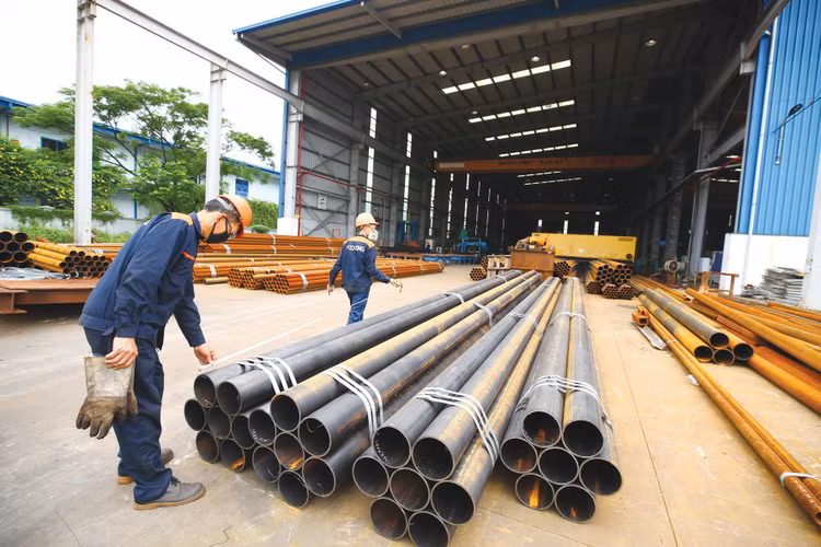 Cần có những chính sách khuyến khích, tạo cơ sở cho chủ đầu tư lựa chọn hàng hóa, sản phẩm xuất xứ Việt Nam trong đấu thầu. Ảnh: Tiên Thắng