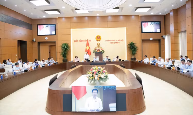 Ủy ban Thường vụ Quốc hội cho ý kiến về Dự án Luật sửa đổi, bổ sung một số điều của Luật Bảo vệ môi trường. Ảnh: Vũ Lâm Hiển