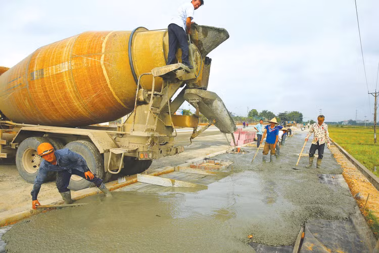 Một số gói thầu xây lắp có nhiều nhà thầu tham dự nhưng không đáp ứng yêu cầu của hồ sơ mời thầu, phải hủy thầu để đấu thầu lại. Ảnh minh họa: Nhã Chi