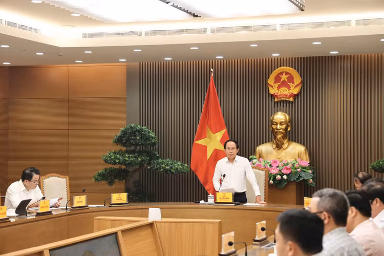 Phó Thủ tướng Chính phủ Lê Tiến Châu chủ trì cuộc họp về tình hình tổng rà soát hệ thống văn bản quy phạm pháp luật . Ảnh: Thu Sa