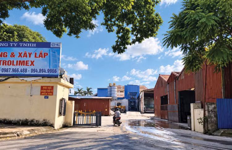 Khu đất có diện tích 10.447,6 m2 tại số 157 đường Đức Giang, phường Việt Hưng, TP. Hà Nội đang triển khai Dự án Tổ hợp dịch vụ thương mại, văn phòng và nhà ở. Ảnh: Công Thành