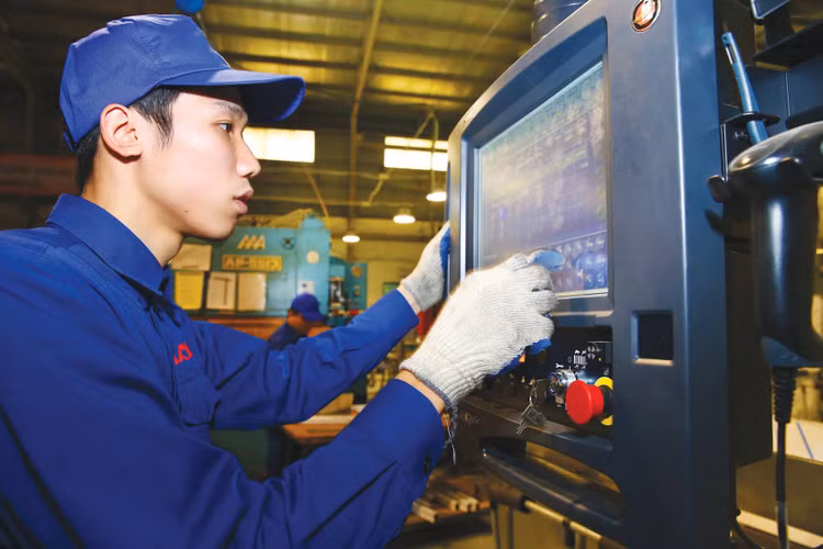 Dự thảo Luật Hỗ trợ doanh nghiệp nhỏ và vừa (sửa đổi) định hướng khuyến khích doanh nghiệp tham gia các lĩnh vực công nghệ, công nghệ chiến lược, AI, bán dẫn, dữ liệu lớn, từng bước tham gia sâu hơn vào chuỗi giá trị toàn cầu. Ảnh: Tiên Giang