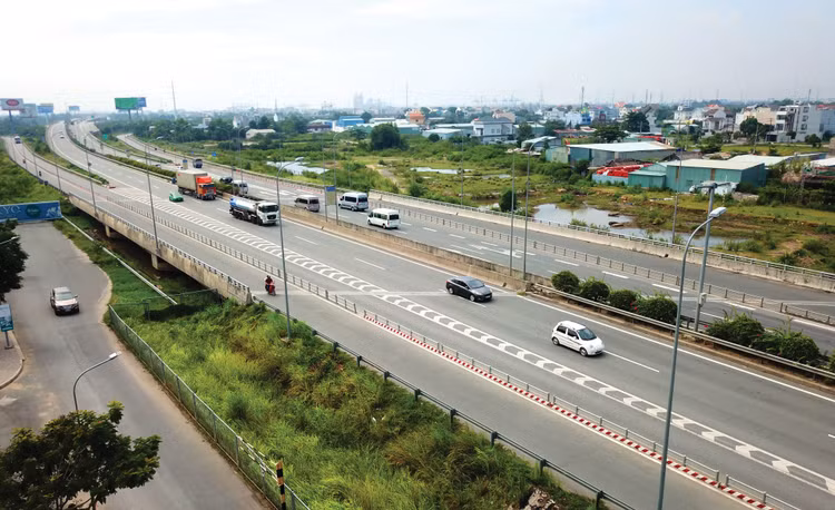 Có khoảng 2.801 km đường cao tốc đã và đang được phân kỳ đầu tư, trong đó đưa vào khai thác và thông xe kỹ thuật khoảng 2.107 km. Ảnh: Lê Tiên