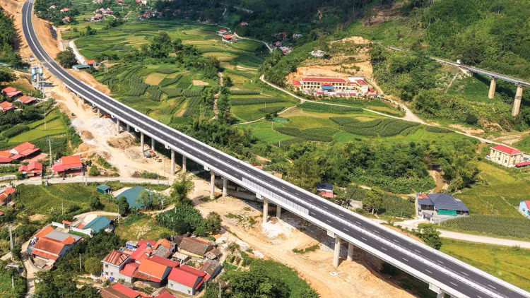 Dự án Tuyến cao tốc cửa khẩu Hữu Nghị - Chi Lăng hơn 11.000 tỷ đồng dự kiến hoàn thành năm 2026. Ảnh: Lê Tiên