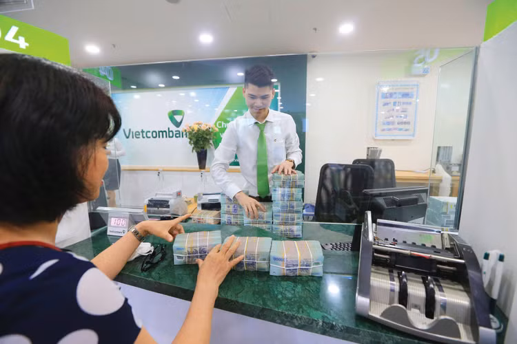 Ngành ngân hàng chủ động bố trí nguồn vốn quy mô lớn để đồng hành, chia sẻ và trợ lực cho cộng đồng doanh nghiệp nhỏ và vừa. Ảnh: Ngọc Thắng