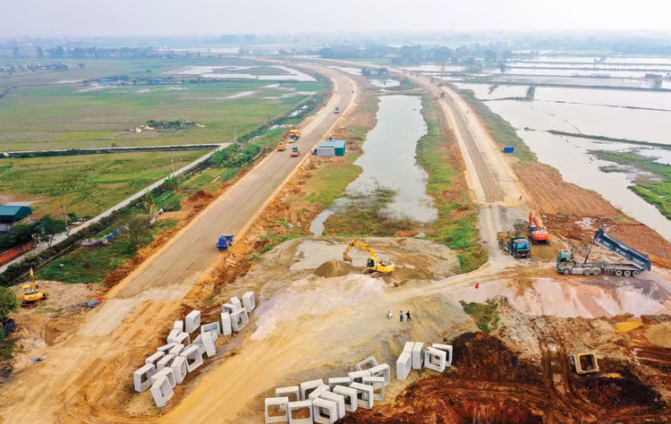 Những quy định tại Nghị định số 206/2026/NĐ-CP được kỳ vọng sẽ tháo gỡ bế tắc về định mức và đơn giá, cho phép áp dụng linh hoạt dữ liệu chi phí để đẩy nhanh tiến độ các dự án. Ảnh: Tiên Giang