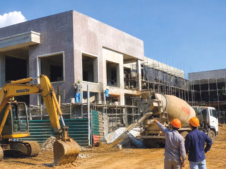 Nhiều nhà thầu bị loại tại các gói thầu xây lắp vì đề xuất tài liệu nhân sự, thiết bị không hợp lệ. Ảnh: Nhã Chi