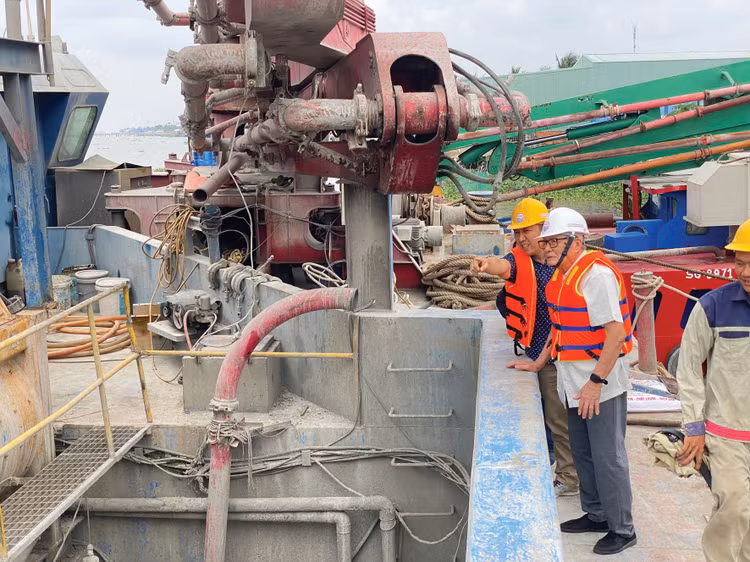 Những tháng ngày này, việc tìm kiếm nguồn nguyên vật liệu xây dựng căng như dây đàn trong cái nắng nóng và nguồn cung khan hiếm