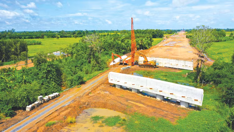 Cấu trúc mạng lưới giao thông tại Đồng bằng sông Cửu Long đang dần chuyển sang mô hình đa hướng với sự hình thành của các cao tốc trục ngang. Ảnh minh họa: Lê Gia Khoa