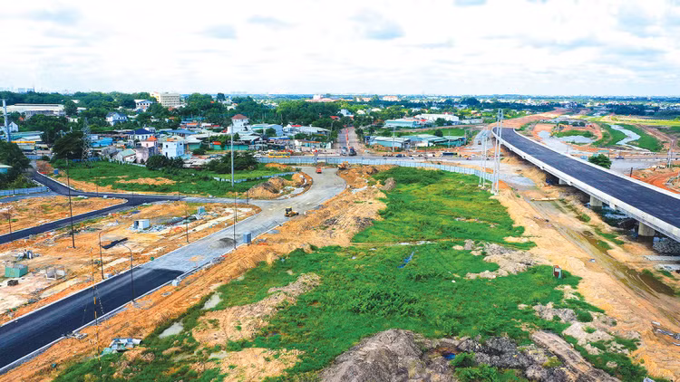 Những quy định mới được kỳ vọng sẽ tháo gỡ khó khăn, vướng mắc, đơn giản hóa thủ tục, đẩy nhanh tiến độ thực hiện, nâng cao hiệu quả sử dụng đất thông qua đấu thầu lựa chọn nhà đầu tư dự án đầu tư kinh doanh. Ảnh: Nhật Tuệ