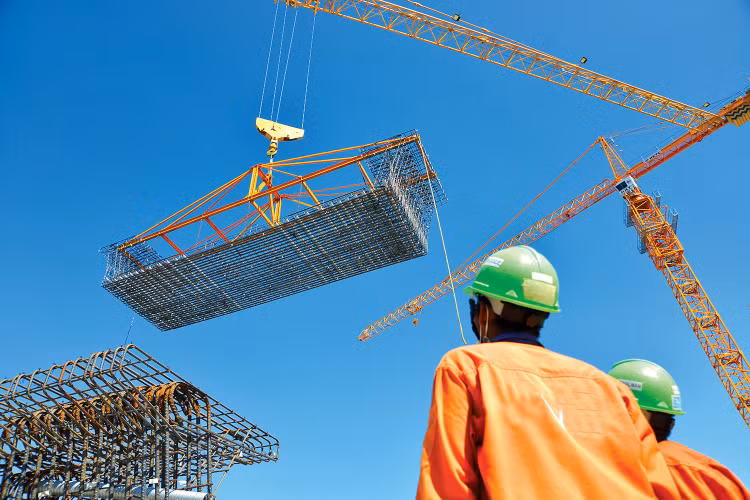 Bộ Xây dựng đề xuất quy định đích danh thành phần tham gia ký biên bản nghiệm thu công việc xây dựng đối với các mô hình phức tạp như hợp đồng EPC, chìa khóa trao tay hoặc mô hình liên danh. Ảnh: Song Lê