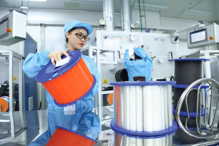 Thủ tướng Chính phủ yêu cầu các bộ ngành, địa phương tập trung thực hiện các nhóm nhiệm vụ hỗ trợ doanh nghiệp thúc đẩy hoạt động sản xuất, kinh doanh. Ảnh: Lê Tiên