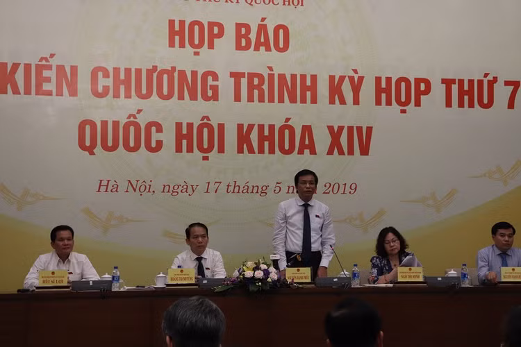 Tổng Thư ký Quốc hội, Chủ nhiệm Văn phòng Quốc hội Nguyễn Hạnh Phúc chủ trì buổi họp báo
