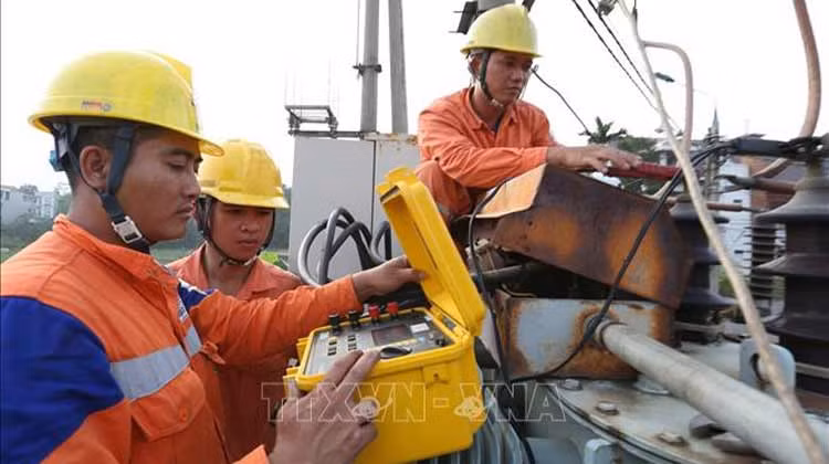 Công ty Dịch vụ điện lực miền Bắc - Chi nhánh Tổng công ty Điện lực miền Bắc được chứng nhận hoạt động kiểm định an toàn kỹ thuật các thiết bị, dụng cụ điện làm việc ở môi trường không nguy hiểm về khí cháy và bụi nổ, có cấp điện từ 01 - 110 kV