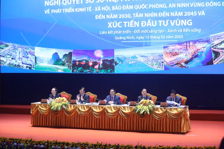 Hội nghị triển khai Chương trình hành động của Chính phủ thực hiện Nghị quyết số 30-NQ/TW của Bộ Chính trị về phát triển kinh tế - xã hội, bảo đảm quốc phòng, an ninh vùng Đồng bằng sông Hồng đến năm 2030, tầm nhìn đến năm 2045 và xúc tiến đầu tư vùng có sự tham dự và chủ trì của Thủ tướng Chính phủ Phạm Minh Chính (Ảnh: Hoài Anh)