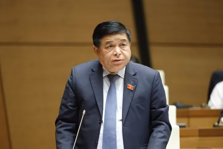 Bộ trưởng Nguyễn Chí Dũng trả lời chất vấn tại phiên họp Quốc hội sáng ngày 6/11 