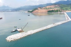 Đê chắn sóng cảng Liên Chiểu - phần cơ sở hạ tầng dùng chung đã hoàn thành thi công