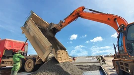 Một số gói thầu xây lắp yêu cầu các nhân sự chủ chốt phải có mặt ở thời điểm làm rõ hồ sơ dự thầu và thương thảo hợp đồng khi chủ đầu tư yêu cầu. Ảnh: Song Lê