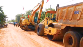 Gói thầu số 11 Thi công hạng mục cầu Thác Mai và các tuyến nhánh thuộc Dự án Đường cứu hộ, cứu nạn khẩn cấp dọc sông La Ngà phải đánh giá lại HSDT, Công ty TNHH Xây dựng Hòa Bình trúng thầu. Ảnh: Bảo Linh