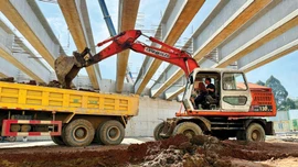 Yêu cầu về kinh nghiệm thực hiện hợp đồng tương tự là tiêu chí xuất hiện nhiều nhất tại các gói thầu xây lắp chỉ có 1 nhà thầu tham dự. Ảnh: Thành Đạt