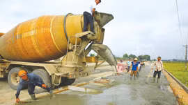 Một số gói thầu xây lắp có nhiều nhà thầu tham dự nhưng không đáp ứng yêu cầu của hồ sơ mời thầu, phải hủy thầu để đấu thầu lại. Ảnh minh họa: Nhã Chi