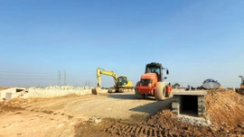 Công tác lựa chọn nhà thầu ảnh hưởng trực tiếp đến tiến độ giải ngân vốn đầu tư công cũng như chất lượng, hiệu quả của các dự án. Ảnh: Gia Khoa