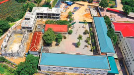 Một số gói thầu xây lắp thu hút nhiều nhà thầu tham dự với giá cạnh tranh có thời gian lựa chọn nhà thầu kéo dài. Ảnh: Nhã Chi